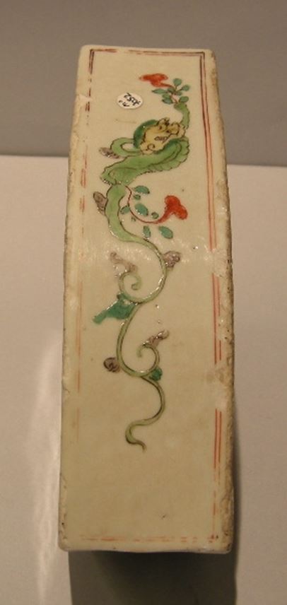 Rare plaque for mobilar in &quot;famille verte&quot; porcelain - with a FO DOG -Kangxi period | MasterArt